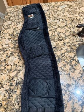 ECP Equine Comfort Products Black Quilted Sheepskin-Trim English Girth Cover
